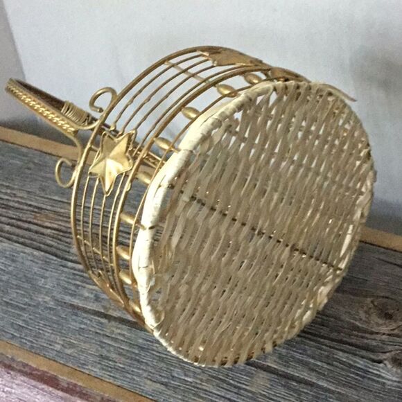 Gold star gift basket with woven base Christmas Xmas winter - Picture 3 of 3